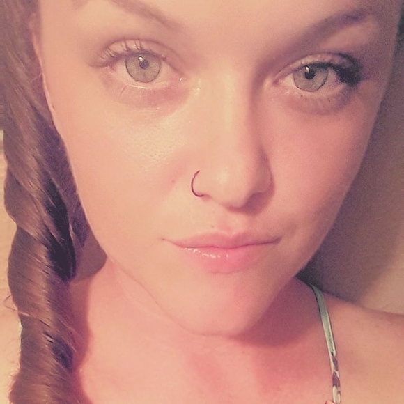 Meet your Posher, Lynn - Picture 1 of 1